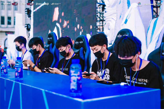 而任怡嘉成 而任怡嘉成