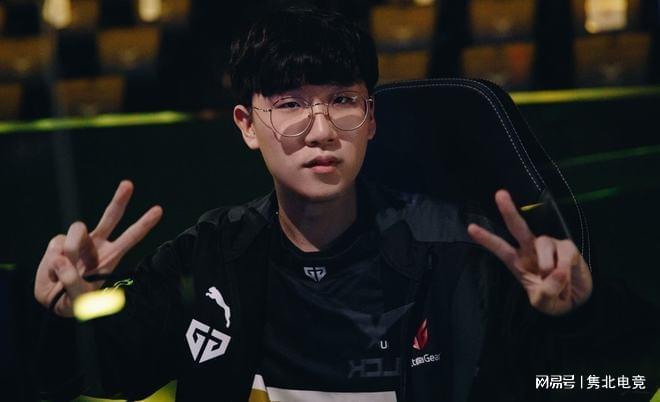 对足球的追 对足球的追